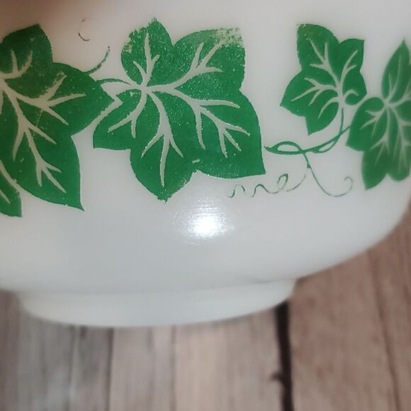 Hazel Atlas 1 qt green ivy milk glass bowl - Picture 3 of 4